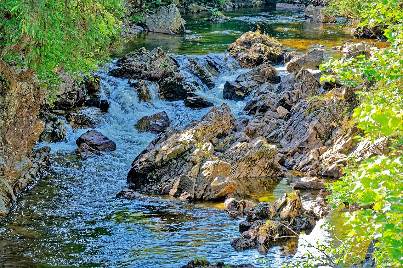 Rocky river channel and greenery in Braemar